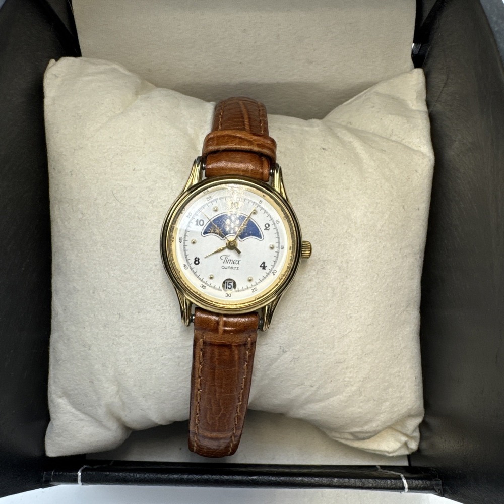 1990's Ladies Timex Moonphase Date Watch 364 T Cell Quartz Watch